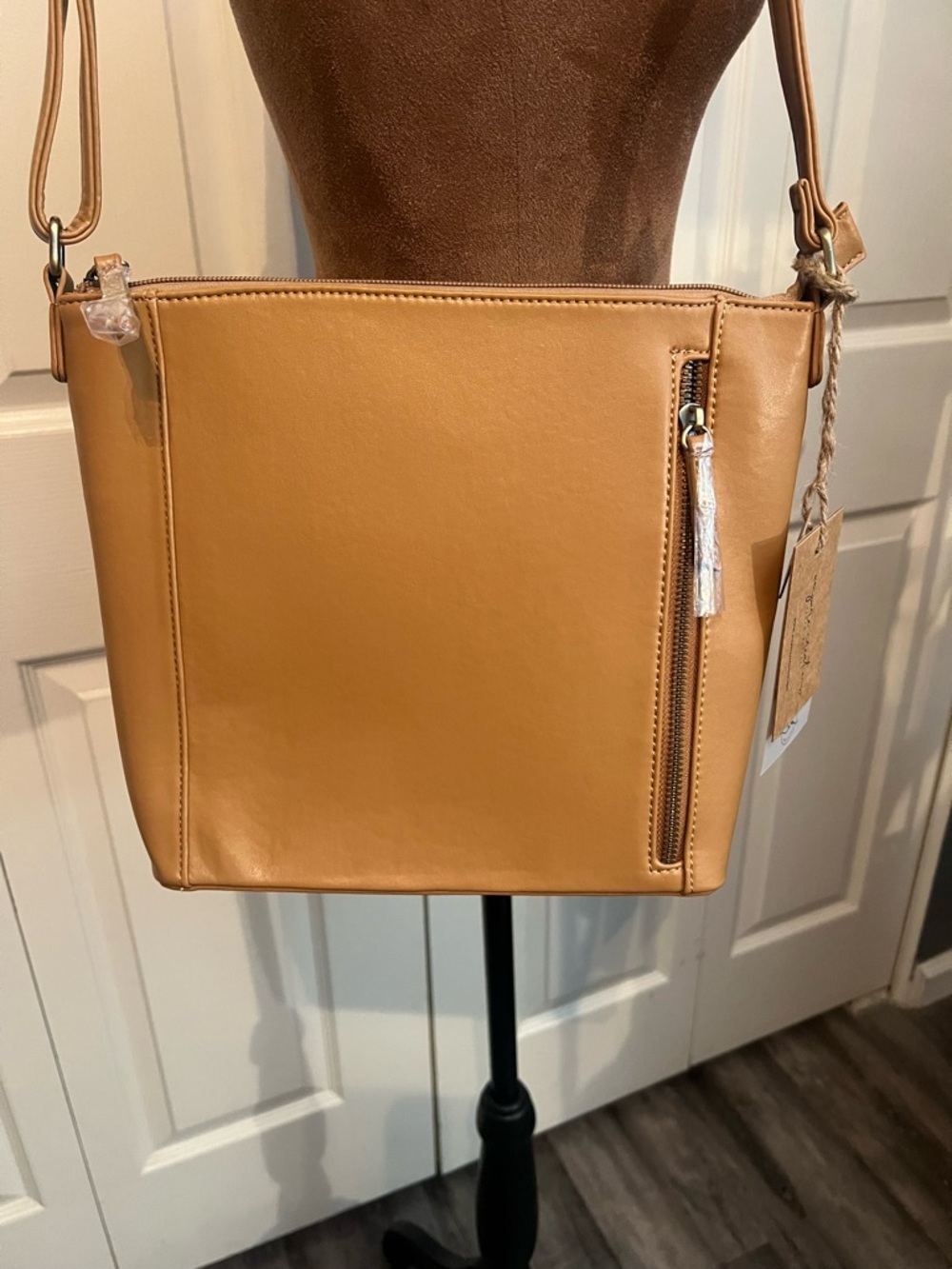 Ampere Creations NWT Tan Vegan Leather Shoulder crossbody Minimal Chic - Picture 5 of 14